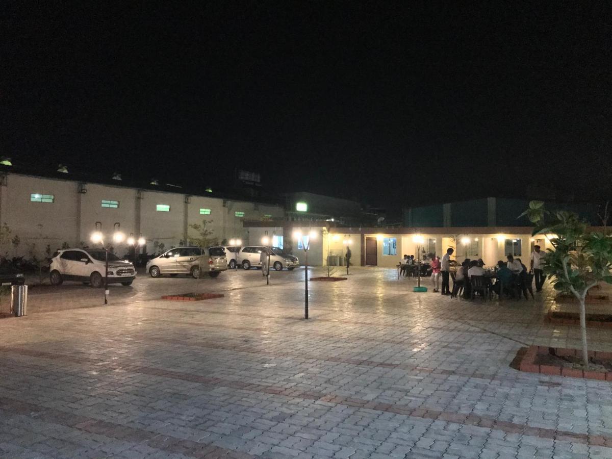 Rashi Comforts By Coastal Dine Hotel Dobbaspet Bagian luar foto